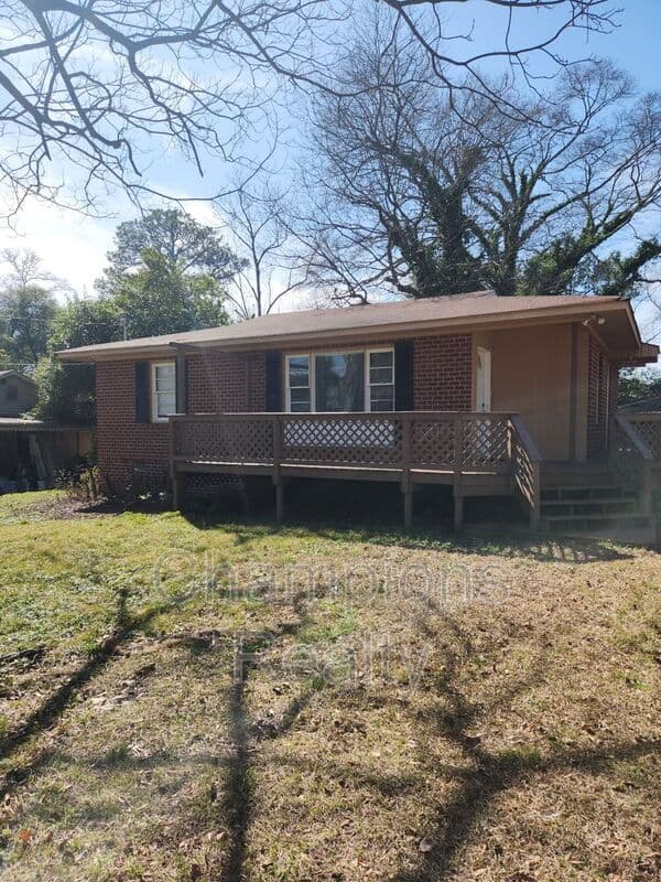 Columbus House: 5415 Eugenia Ave