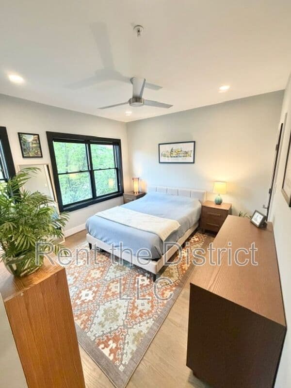 Washington Condo: 2615 University Place NW