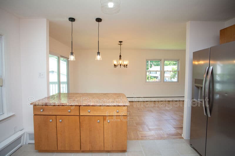 Cherry Hill House: 455 Chapel Ave E