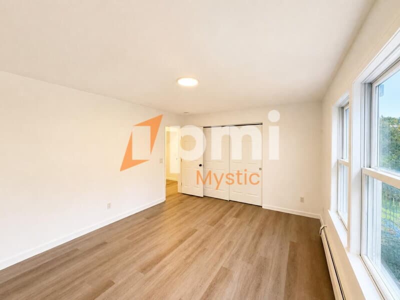 Mystic House: 106 Deerfield Ridge Dr