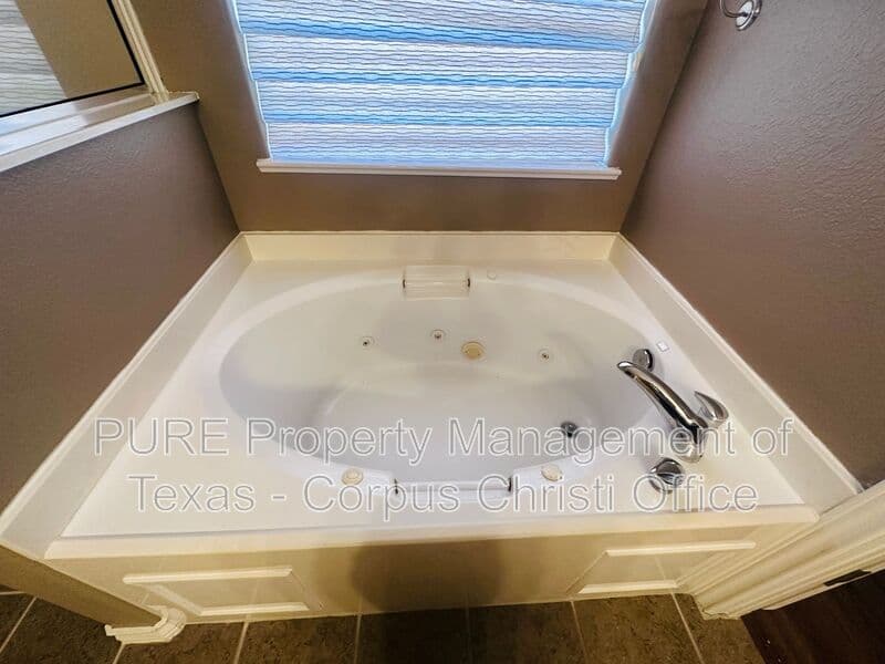 Corpus Christi House: 2509 Windblown Dr