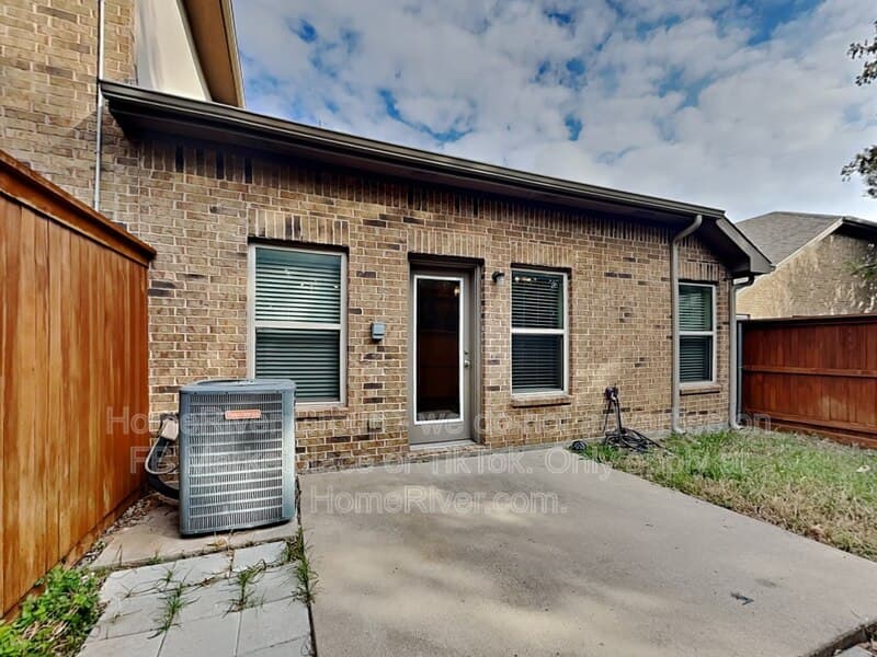 Allen Townhome: 1127 Sophia St