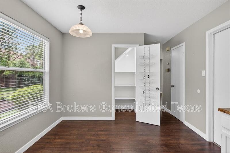 Austin House: 7601 Windrush Dr