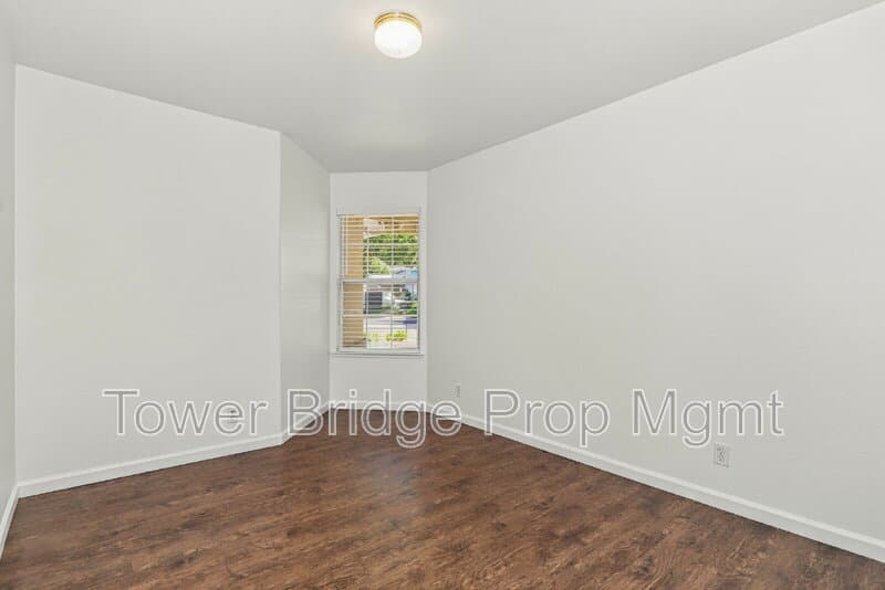 Elk Grove House: 8992 Panamint Ct