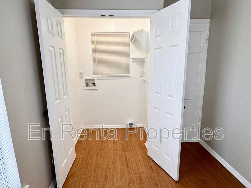 Fort Worth House: 525 Hammond St.