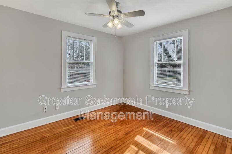 Savannah House: 916 East 35th Street