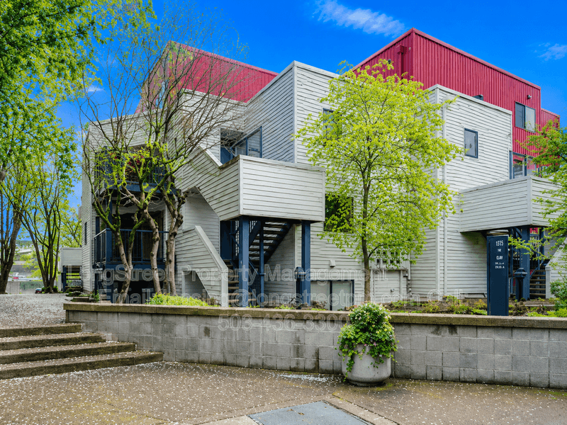 Portland Condo: 720 NW Naito Pkwy D22