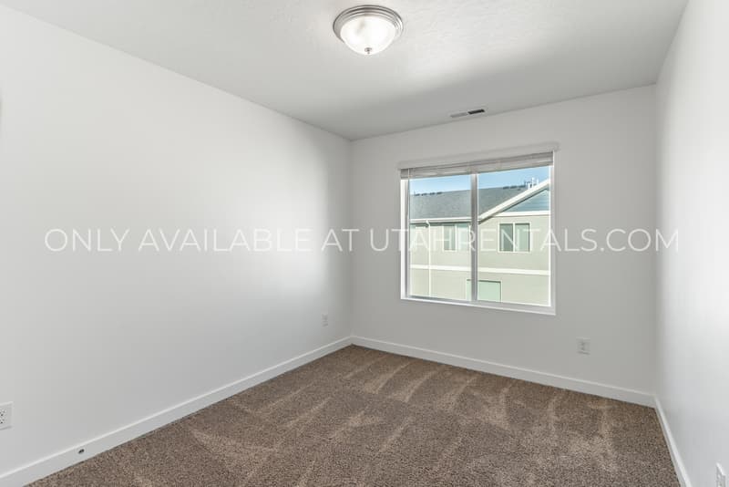 Saratoga Springs Townhome: 1139 E Hatch Row