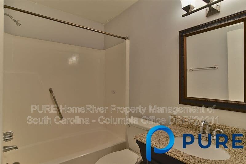 Columbia House: 17A Battery Walk Ct