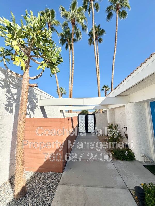 Palm Desert House: 73525 Shadow Mountain Dr
