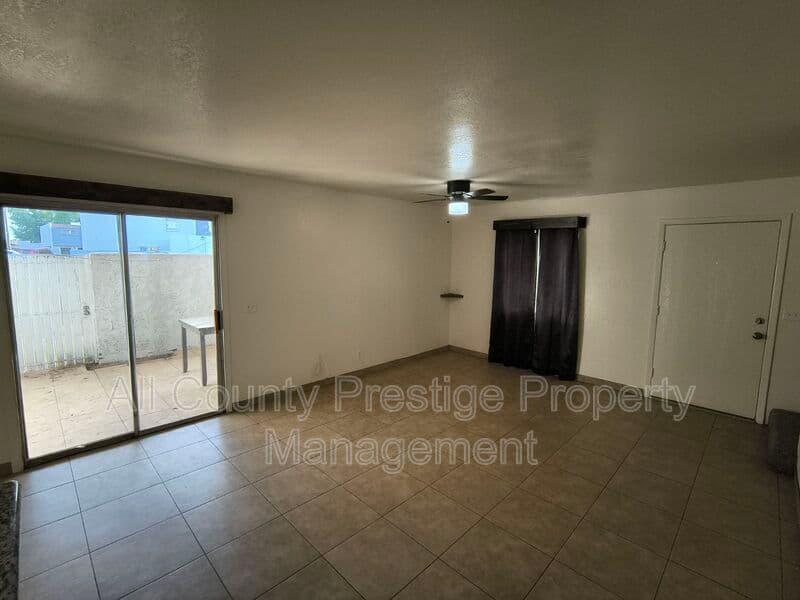 Glendale Townhome: 7524 N 47th Dr.