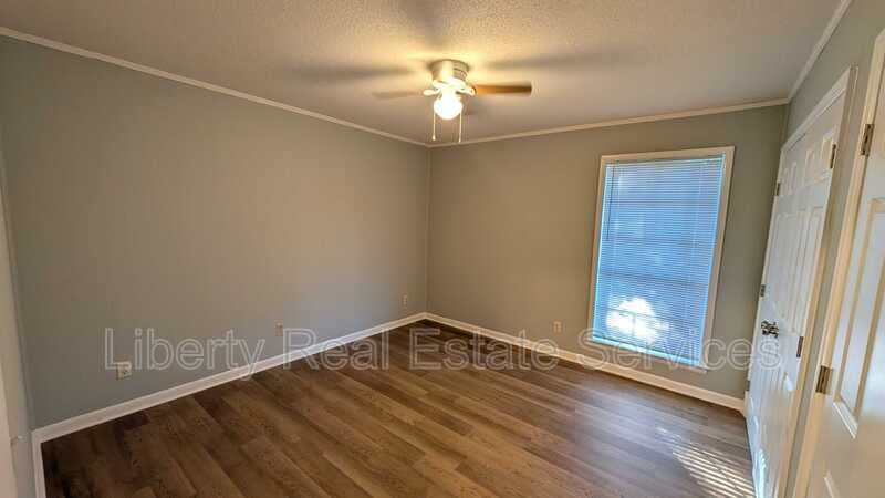 Hinesville Condo: 989 Live Oak Dr