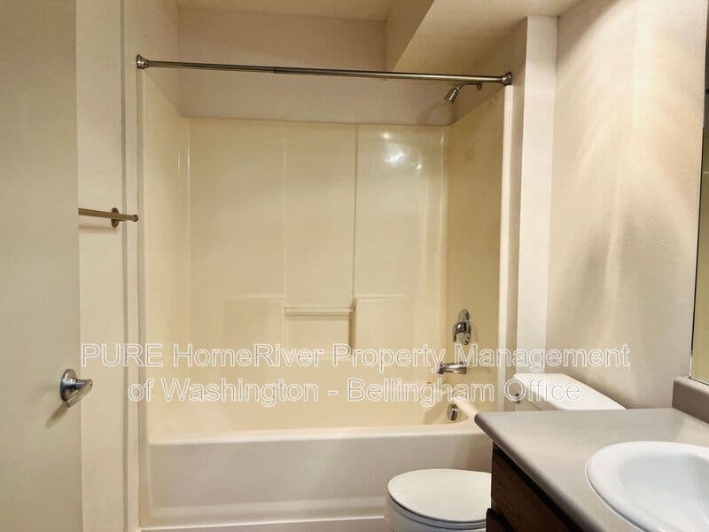 Bellingham House: 4370 Tull Road