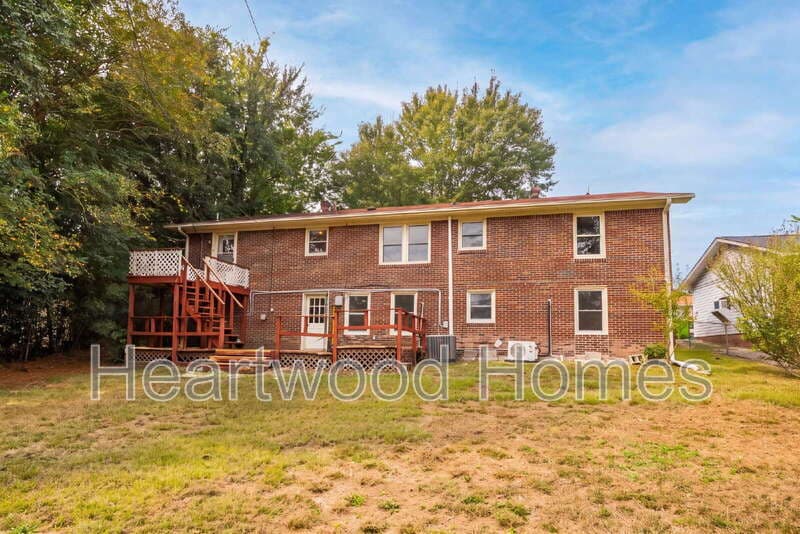 Columbia Condo: 1911 Cermack St