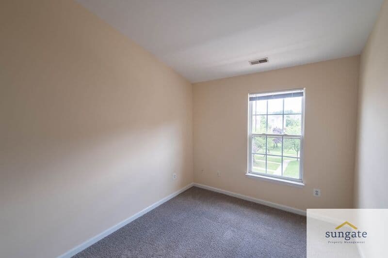 Rosedale Townhome: 11 Hallsdale Ct