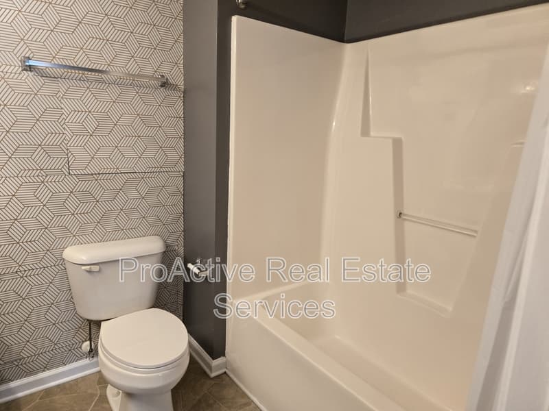 Chesapeake Condo: 2008 Paramont Ave