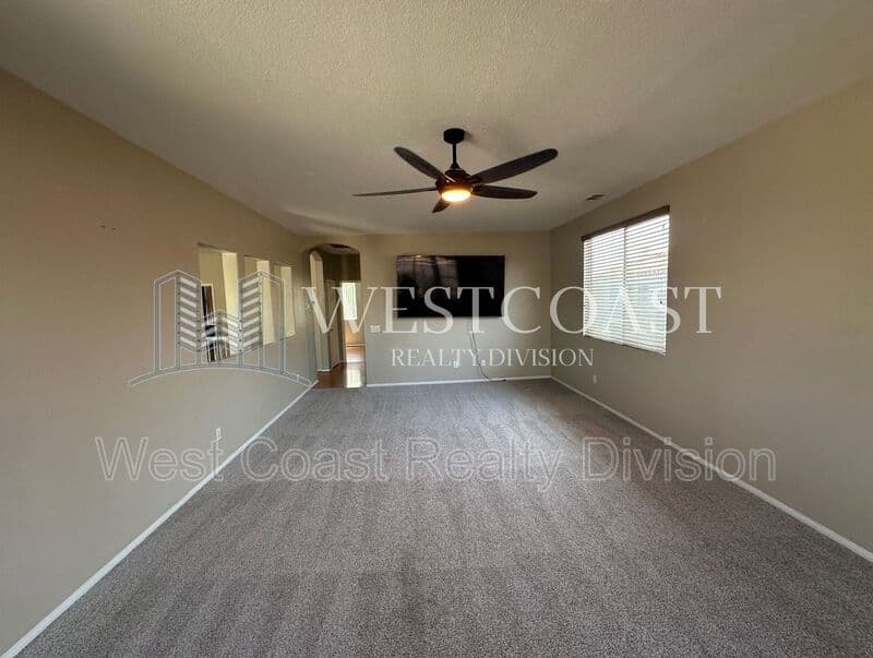 Murrieta House: 26719 Evergreen Avenue