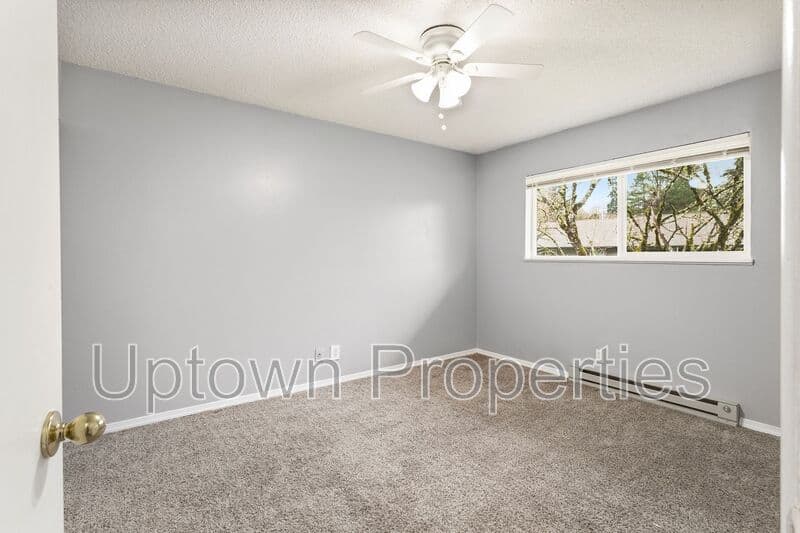 Portland House: 1515 SW CUSTER DR