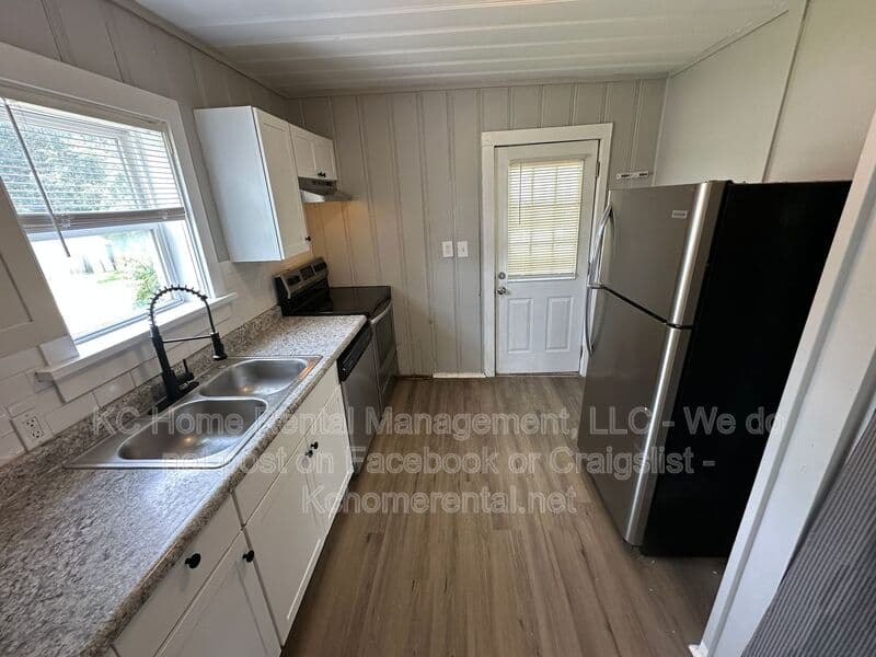 Kansas City House: 7113 N Highland Ave