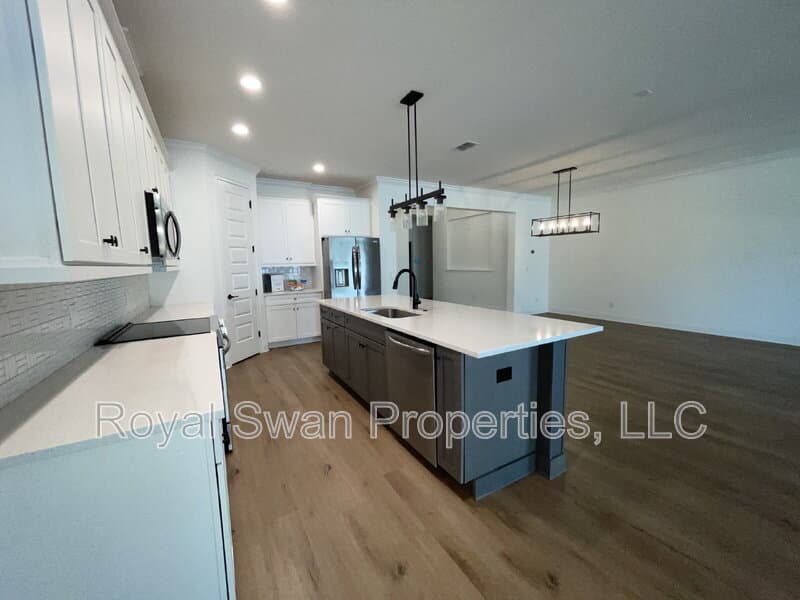 Lakeland House: 929 Clearview Avenue