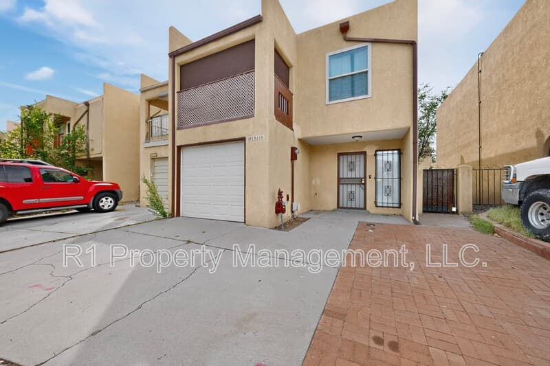 Albuquerque House: 2835 Estrella Brillante Street Northwest