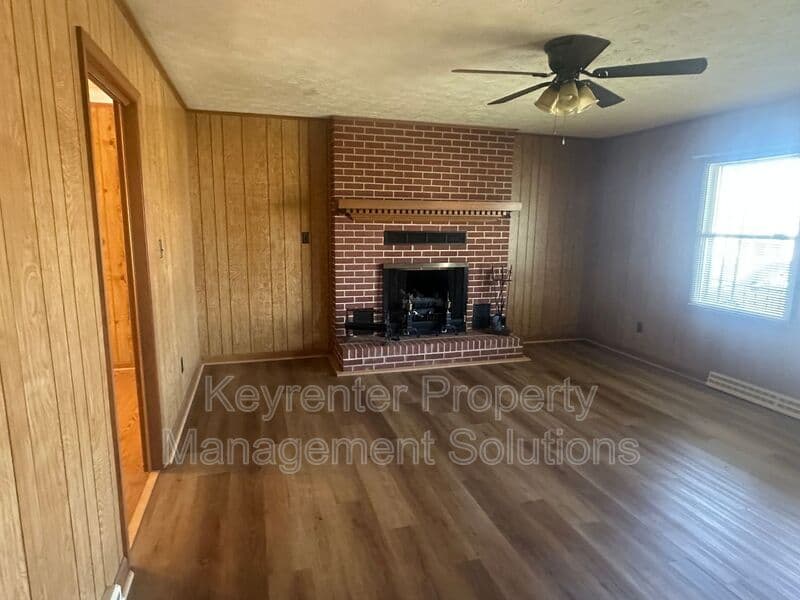 Staunton House: 55 Sunset Blvd