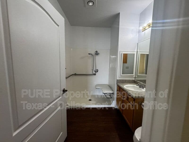 Grapevine Condo: 400 Glade Road