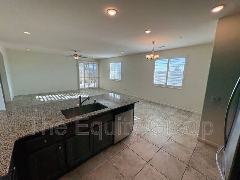 Visalia House: 3208 North Rova Ct