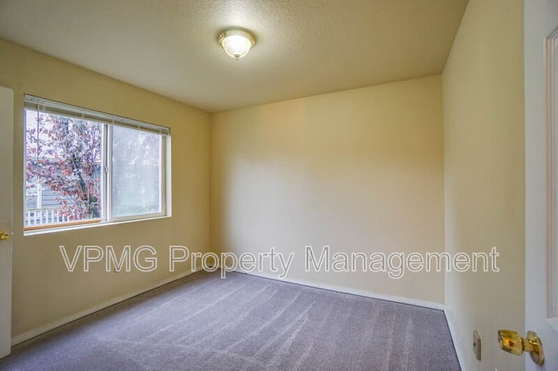 Vancouver Condo: 7509 NE Vancouver Mall Dr