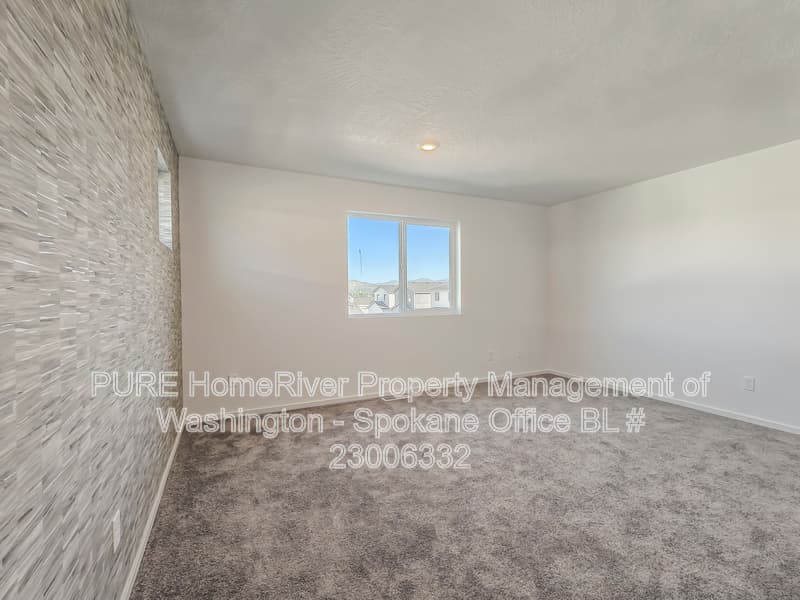 Liberty Lake House: 24814 E Coopers Hawk Ln