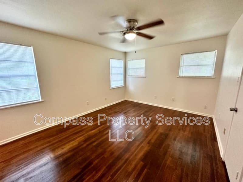 Waco House: 1400 Royal Oaks Dr.