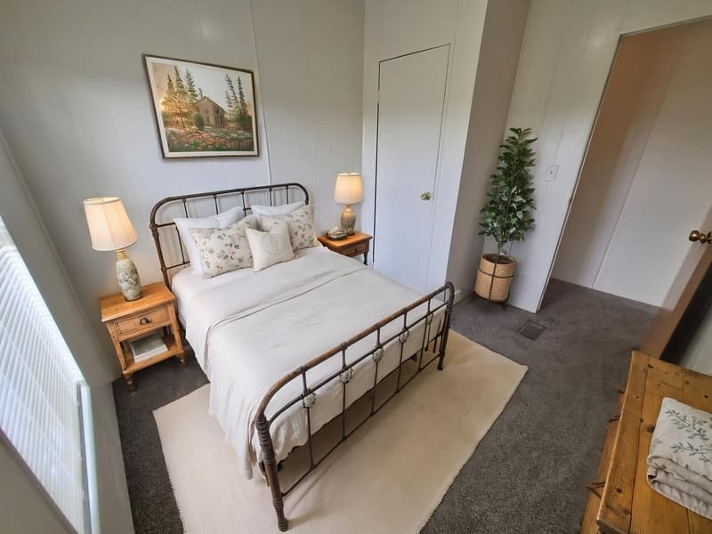 Alvin Condo: 775 Steele Rd, #01