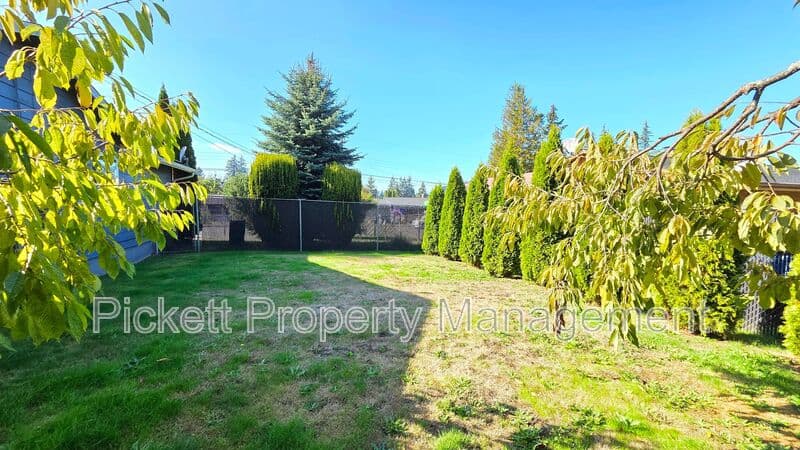 Port Orchard House: 2977 Hoover Ave SE