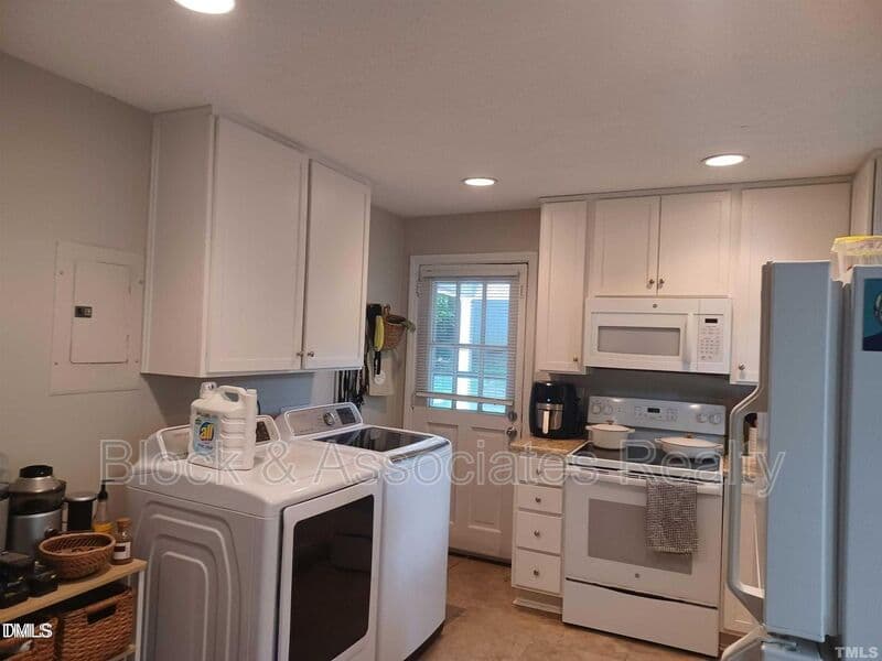 Raleigh House: 706 Van Buren Rd