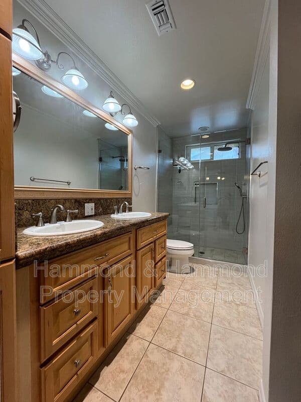 Thousand Oaks House: 832 Masterson Dr