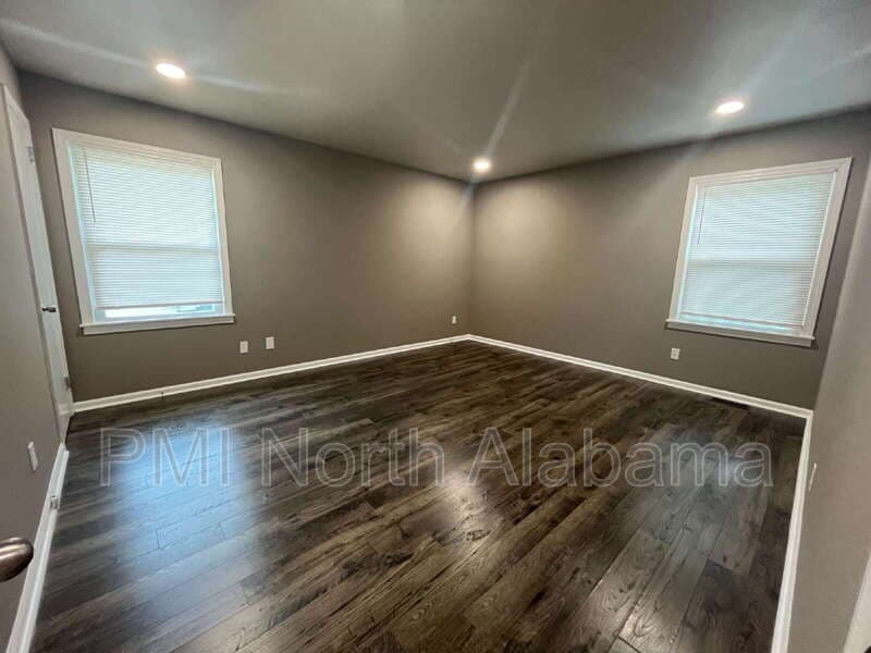 Huntsville House: 6208 NW Cedar Point Dr