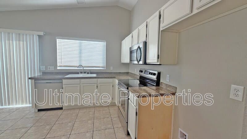 Glendale House: 3957 W Chama Dr