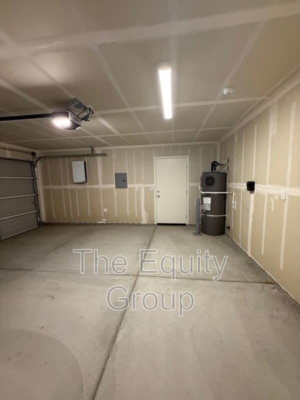Visalia House: 30643 Marigold Road
