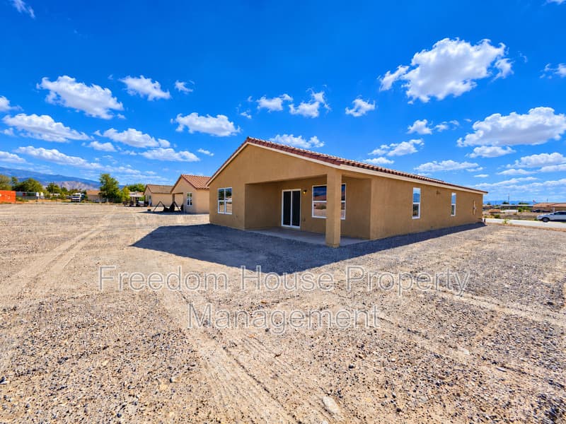 Pahrump House: 766 Makenna Rain Drive