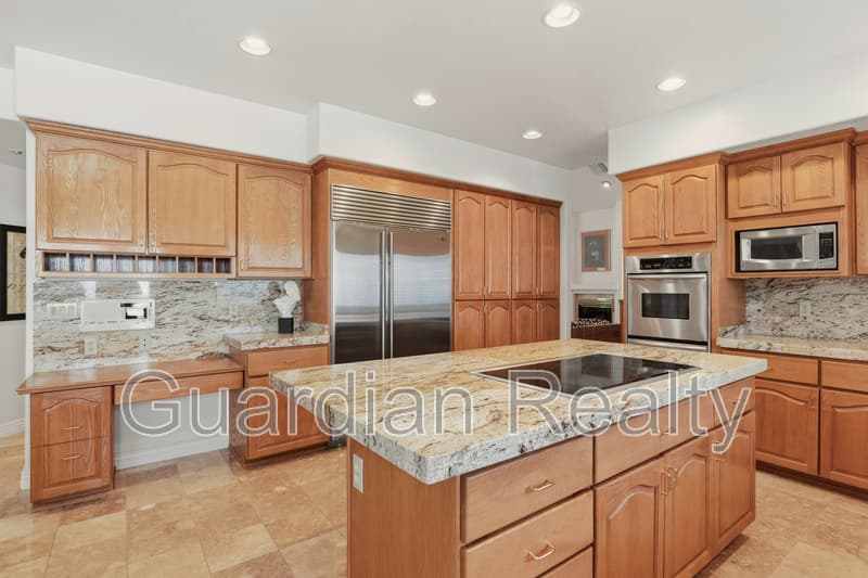Henderson House: 1888 Woodhaven Dr