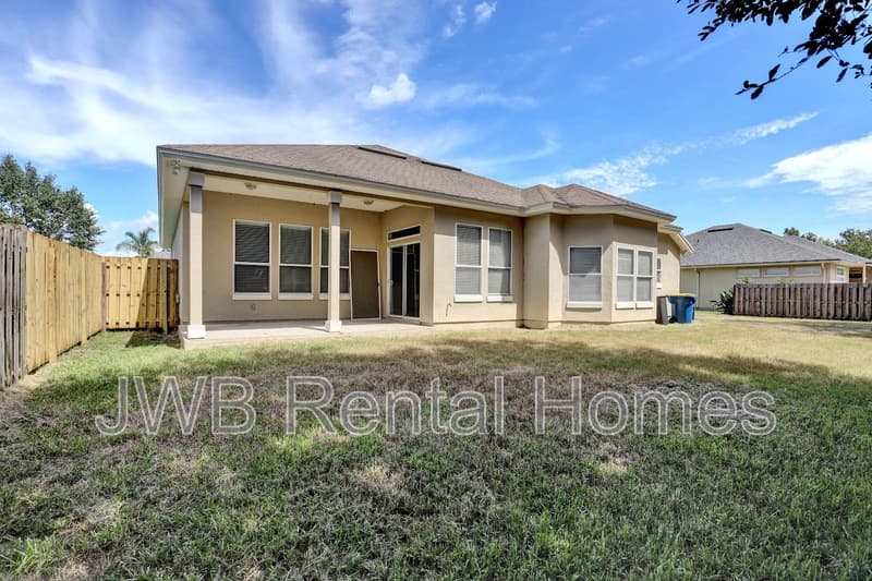 Jacksonville House: 14422 Christen Dr S