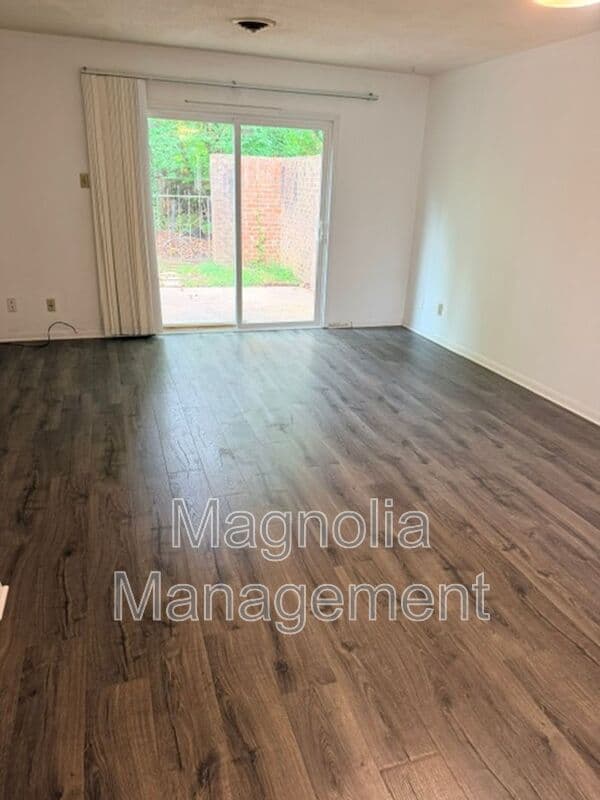 Henderson Condo: 1932 Oxford Rd