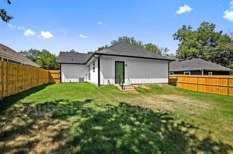 Denison House: 512 E Heron Street