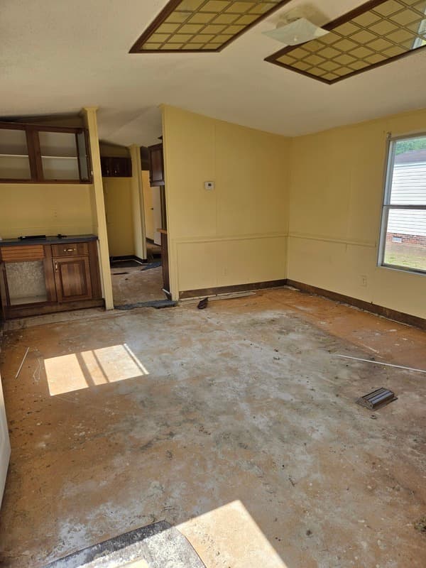 Fayetteville House: 2115 Cattail Cir