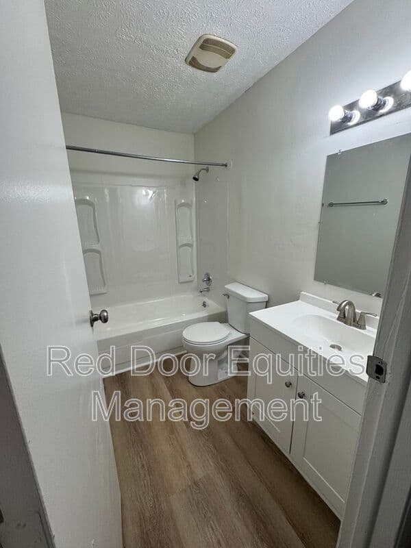 Lancaster House: 117 W Walnut St
