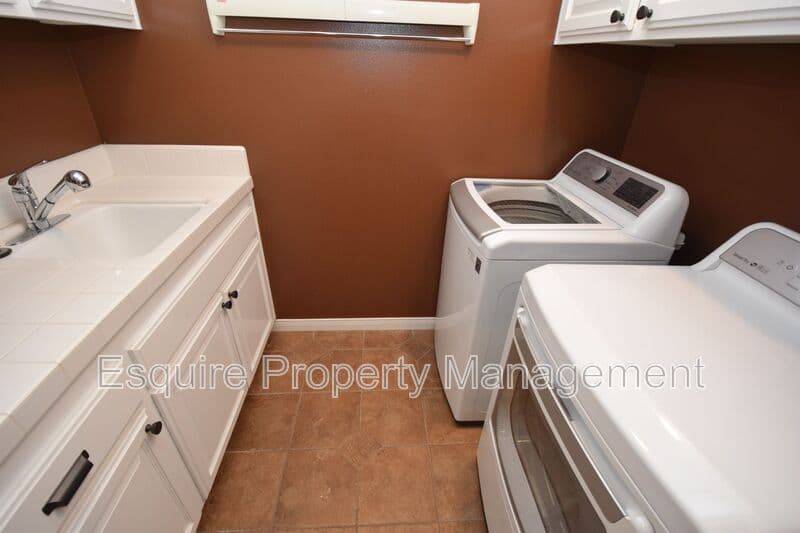 LAKE SHERWOOD House: 1674 BUSHGROVE CT