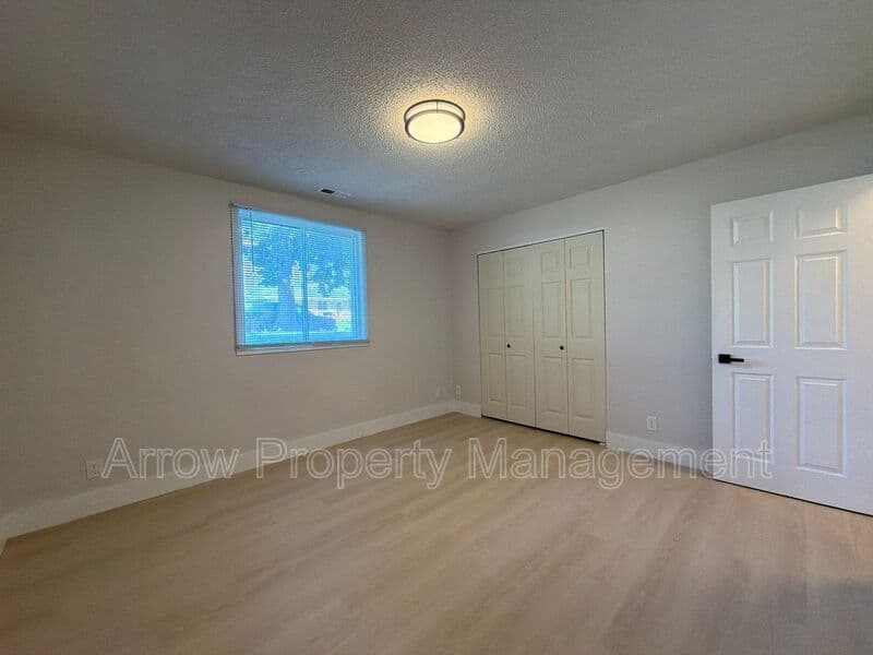 Lincoln House: 515 West Saunders Avenue