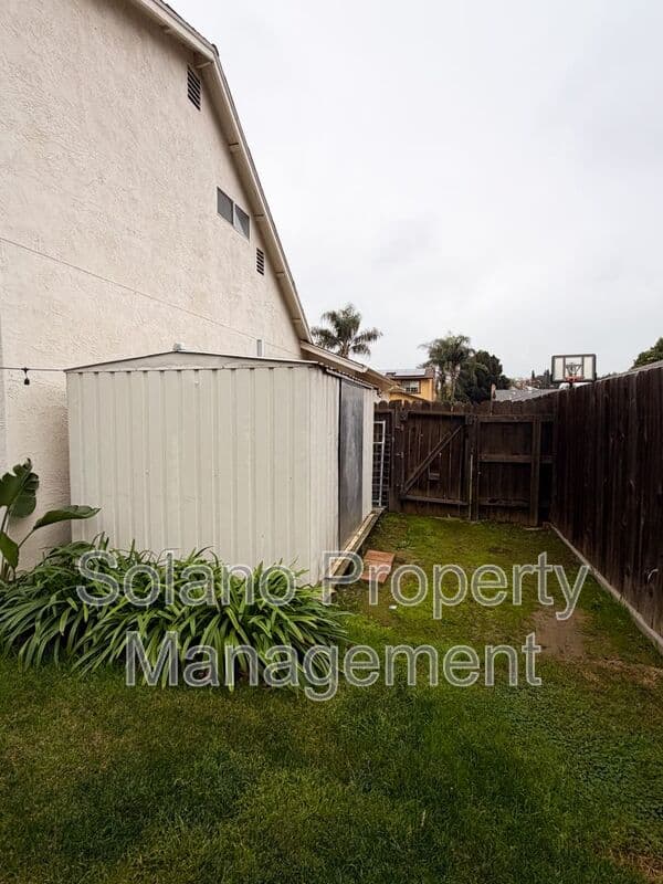 Dixon House: 950 Pembroke Way