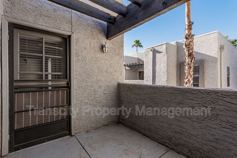 Scottsdale House: 8020 E Thomas Rd