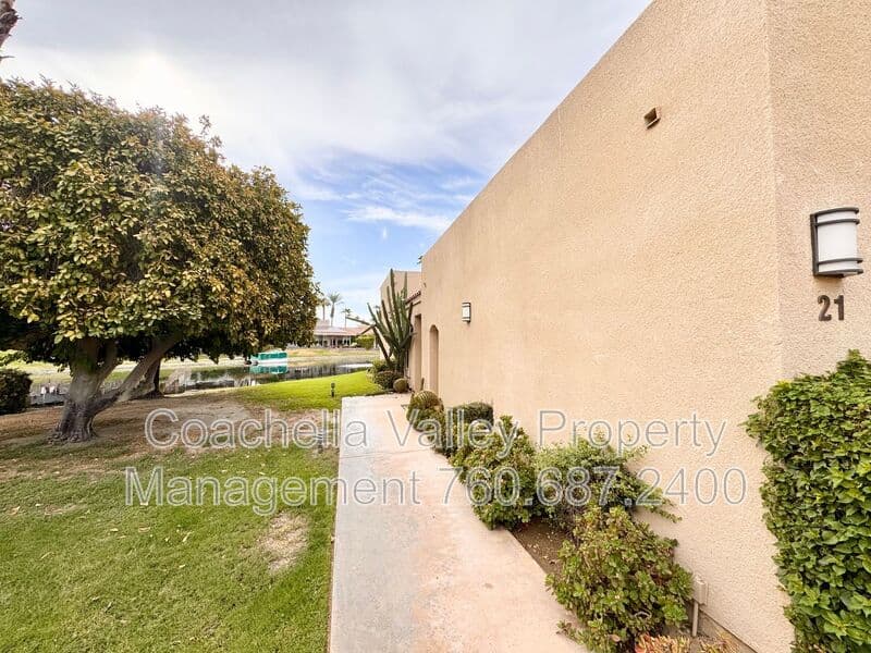 Rancho Mirage House: 21 Lake Shore Dr